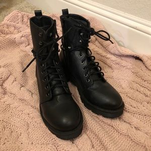 Combat boots